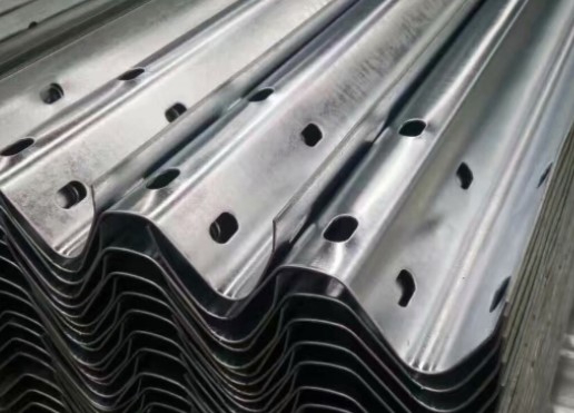 波形護欄板的分類(lèi)